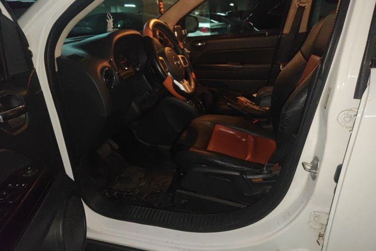 Used Jeep Compass 2014 2.0L two-wheel drive sport version Left Front Seat