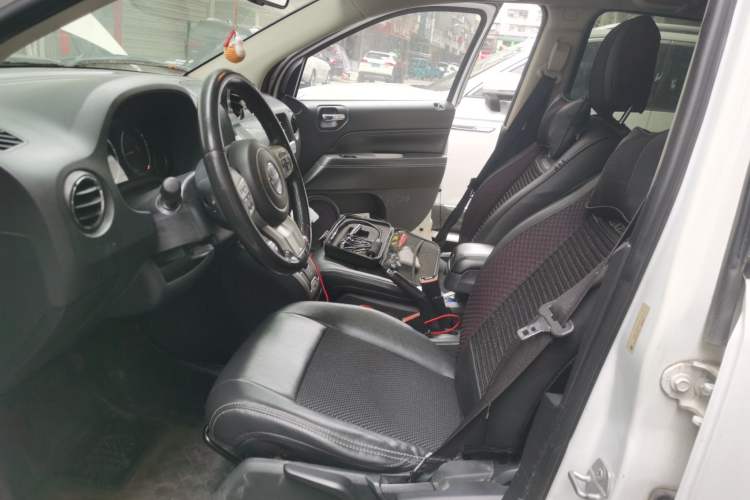 Used Jeep Compass 2014 2.4L four-wheel drive sport version Left Front Seat