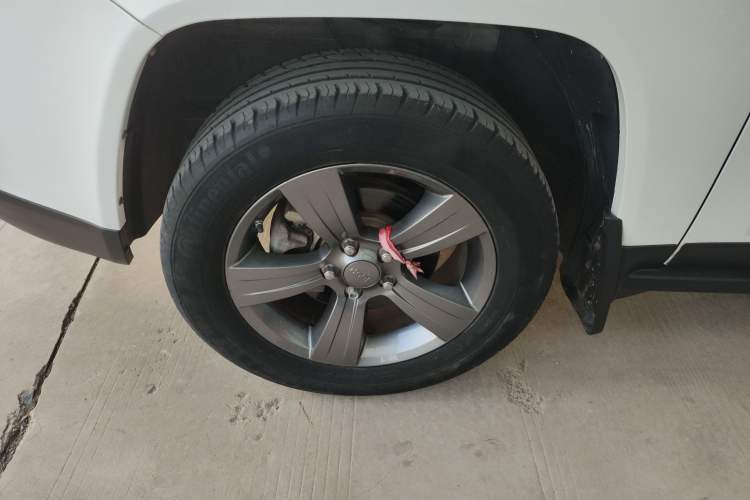 Used Jeep Compass 2014 Revised Version 2.4L Four-Wheel Drive Comfort Edition Left Front Wheel Hub