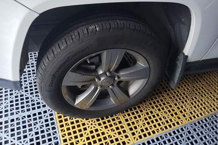 Used Jeep Compass 2014 Revised Version 2.4L Four-Wheel Drive Comfort Edition Left Front Wheel Hub