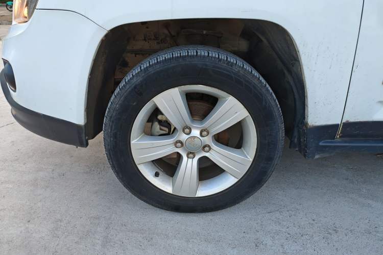 Used Jeep Compass 2014 Revised Version 2.0L Two-Wheel Drive Entry-Level Edition Left Front Wheel Hub