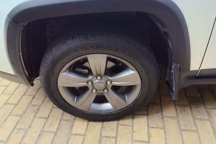 Used Jeep Compass 2014 Revised Version 2.4L Four-Wheel Drive Comfort Edition Left Front Wheel Hub