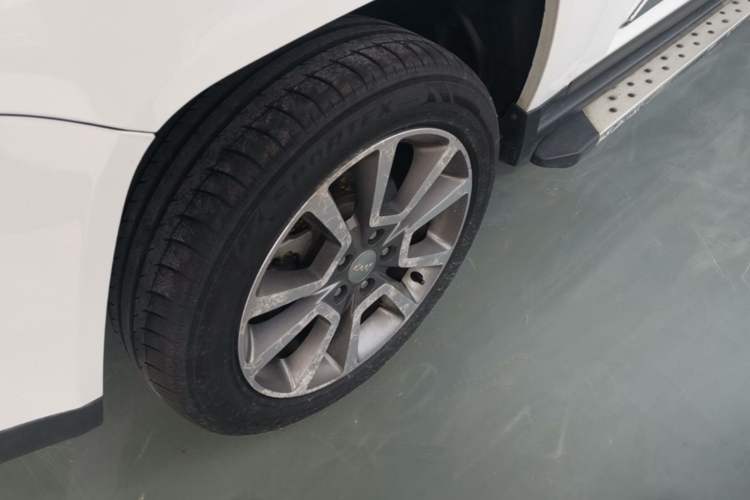 Used Jeep Compass 2014 2.4L four-wheel drive luxury navigation version Left Front Wheel Hub