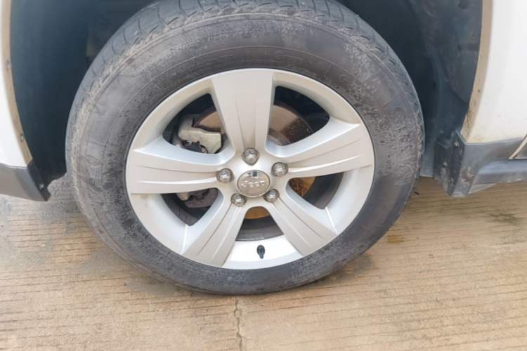 Used Jeep Compass 2014 Revised Version 2.0L Two-Wheel Drive Entry-Level Edition Left Front Wheel Hub