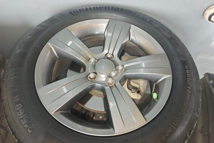Used Jeep Compass 2014 Revised Version 2.4L Four-Wheel Drive Comfort Edition Left Front Wheel Hub