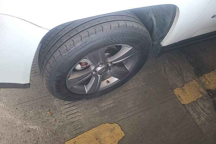 Used Jeep Compass 2014 Revised Version 2.4L Four-Wheel Drive Comfort Edition Left Front Wheel Hub