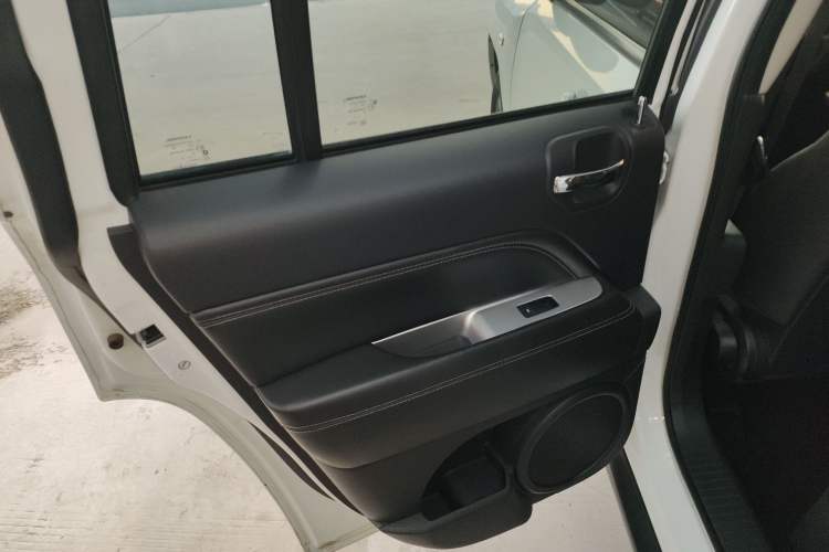Used Jeep Compass 2014 Revised Version 2.4L Four-Wheel Drive Comfort Edition Left Rear Door Interior