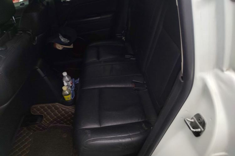 Used Jeep Compass 2014 2.4L four-wheel drive sport version Left Rear Seat
