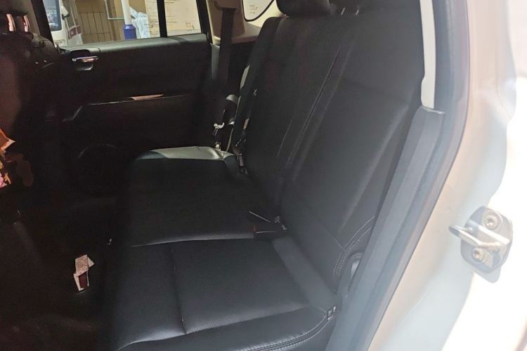 Used Jeep Compass 2014 2.0L two-wheel drive luxury version Left Rear Seat