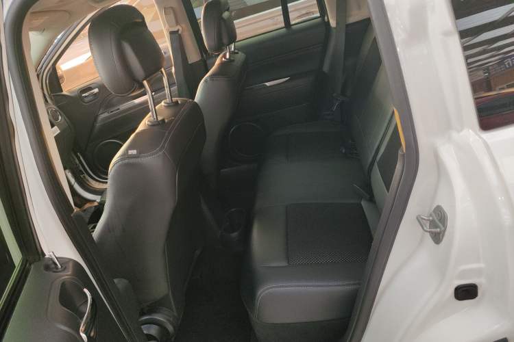 Used Jeep Compass 2014 Revised Version 2.4L Four-Wheel Drive Comfort Edition Left Rear Seat