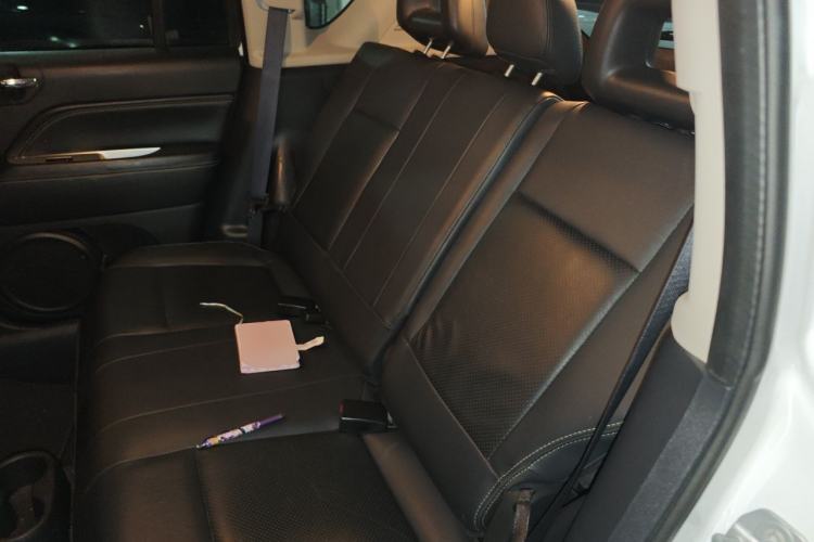 Used Jeep Compass 2014 Revised Version 2.0L Two-Wheel Drive Elite Edition Left Rear Seat