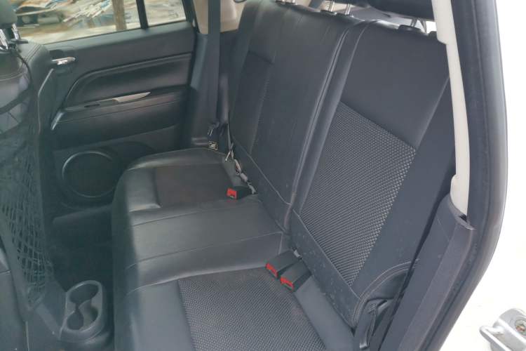 Used Jeep Compass 2014 2.4L Four-Wheel Drive Serpentine Collection Edition Left Rear Seat