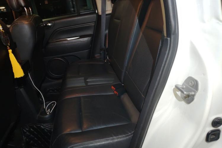 Used Jeep Compass 2014 2.0L two-wheel drive luxury version Left Rear Seat
