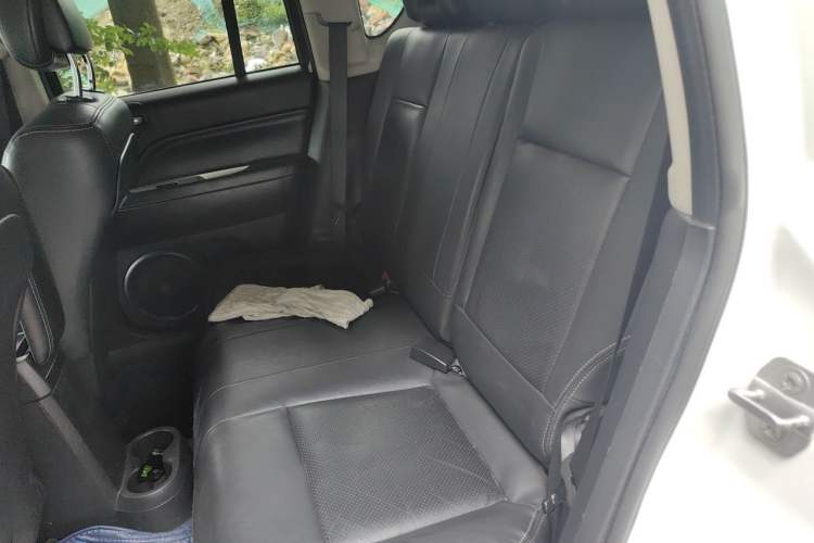 Used Jeep Compass 2014 Revised Version 2.0L Two-Wheel Drive Elite Edition Left Rear Seat