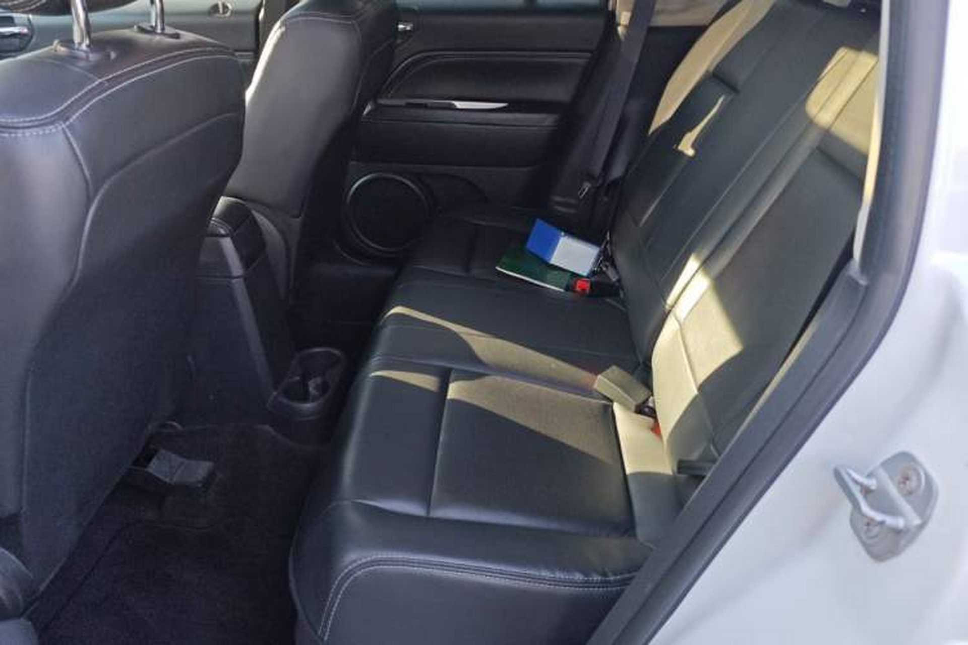 Used Jeep Compass 2014 2.4L four-wheel drive luxury version Left Rear Seat