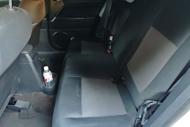 Used Jeep Compass 2014 2.0L two-wheel drive sport version Left Rear Seat