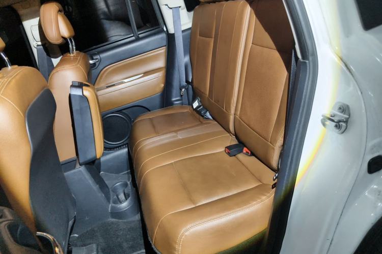 Used Jeep Compass 2014 Revised Version 2.4L Four-Wheel Drive Luxury Navigation Edition Left Rear Seat