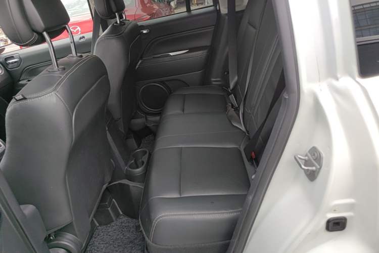 Used Jeep Compass 2014 2.0L two-wheel drive luxury version Left Rear Seat