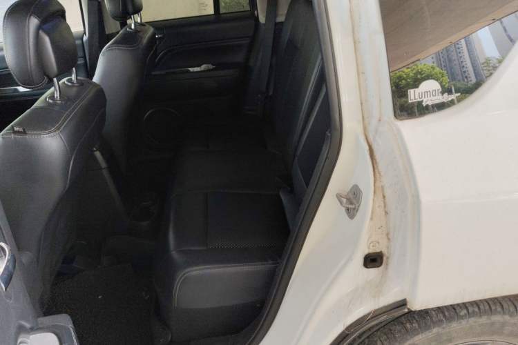Used Jeep Compass 2014 2.4L four-wheel drive sport version Left Rear Seat