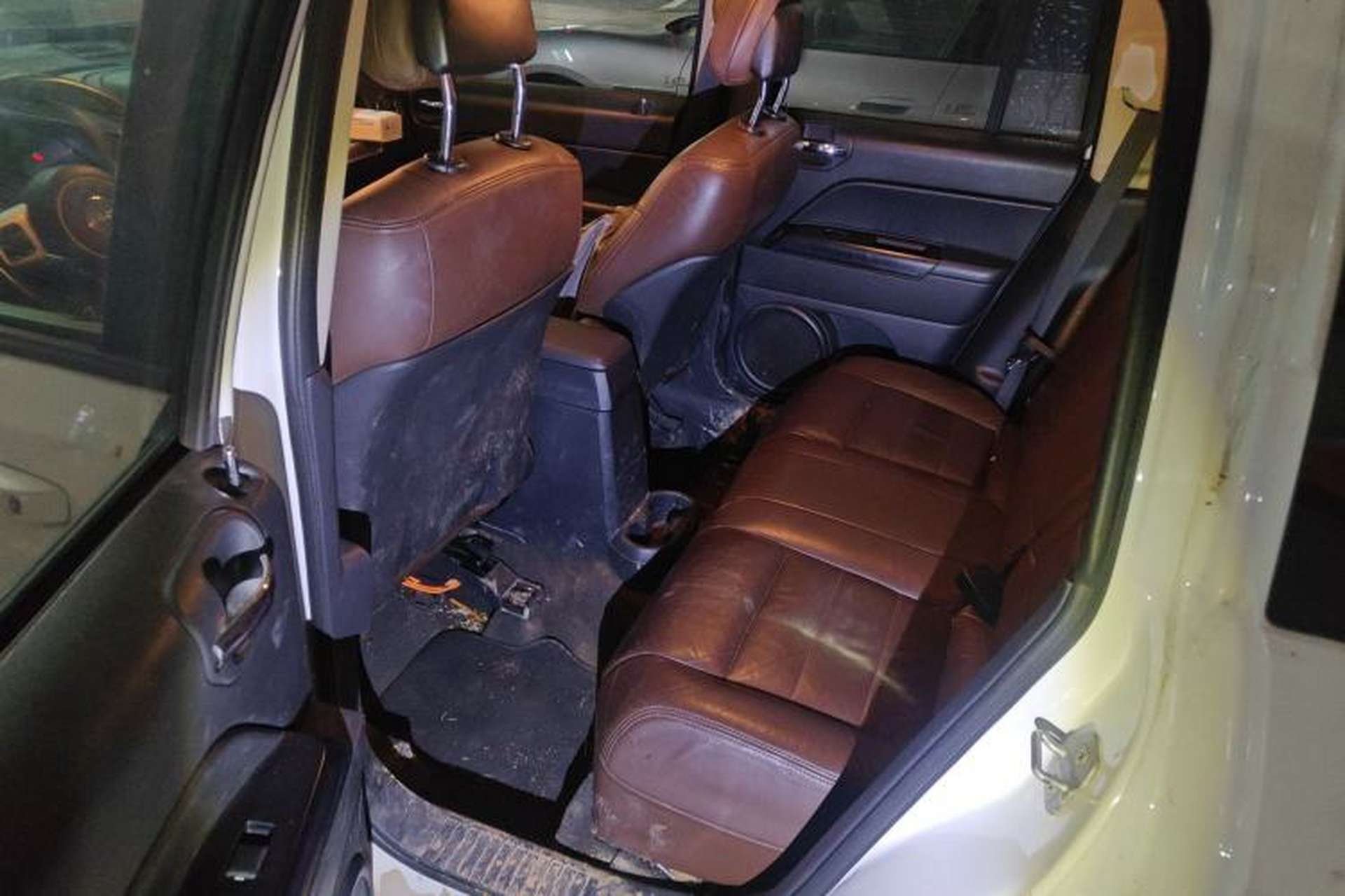 Used Jeep Compass 2014 2.0L two-wheel drive sport version Left Rear Seat
