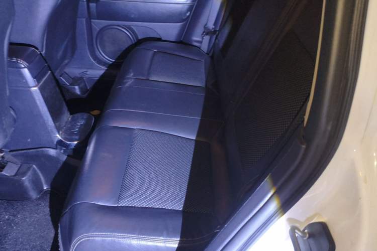 Used Jeep Compass 2014 Revised Version 2.4L Four-Wheel Drive Comfort Edition Left Rear Seat