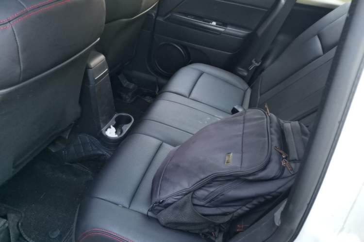 Used Jeep Compass 2014 2.0L two-wheel drive sport version Left Rear Seat