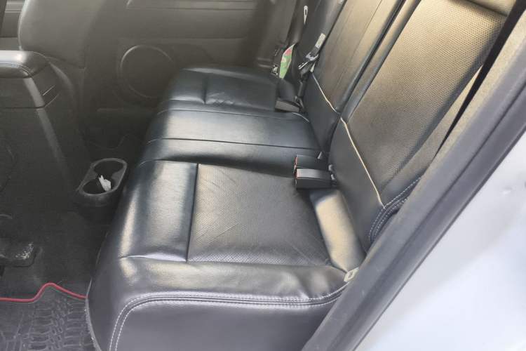 Used Jeep Compass 2014 2.0L two-wheel drive luxury version Left Rear Seat