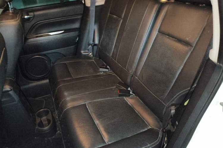 Used Jeep Compass 2014 2.0L two-wheel drive luxury version Left Rear Seat