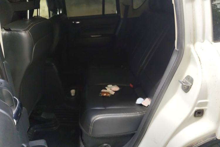 Used Jeep Compass 2014 2.0L two-wheel drive luxury version Left Rear Seat