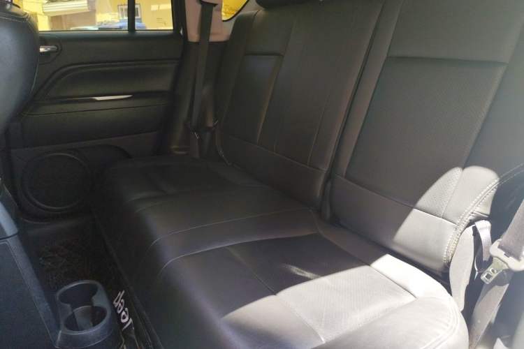 Used Jeep Compass 2014 2.4L four-wheel drive luxury version Left Rear Seat