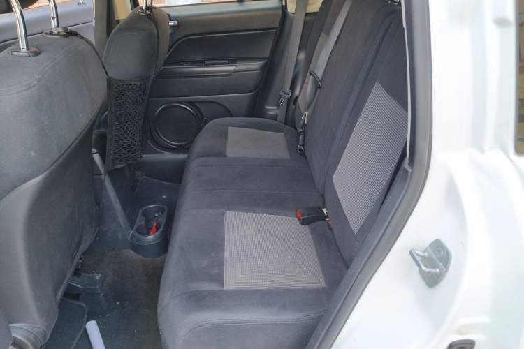 Used Jeep Compass 2014 Revised Version 2.0L Two-Wheel Drive Entry-Level Edition Left Rear Seat