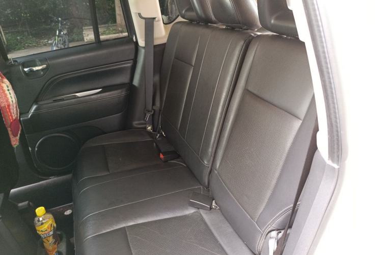 Used Jeep Compass 2014 2.0L two-wheel drive luxury version Left Rear Seat