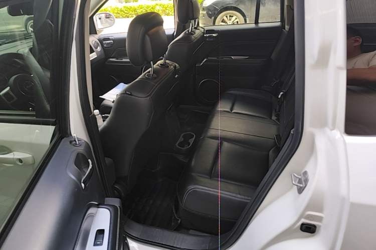 Used Jeep Compass 2014 Revised Version 2.0L Two-Wheel Drive Elite Edition Left Rear Seat