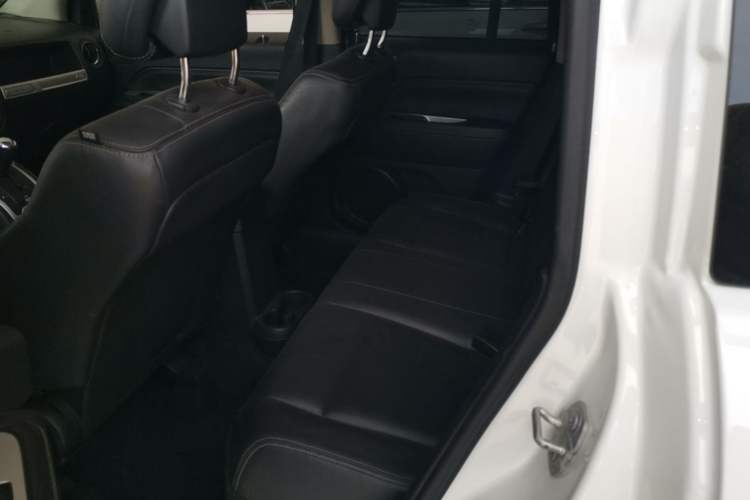 Used Jeep Compass 2014 2.4L four-wheel drive luxury navigation version Left Rear Seat