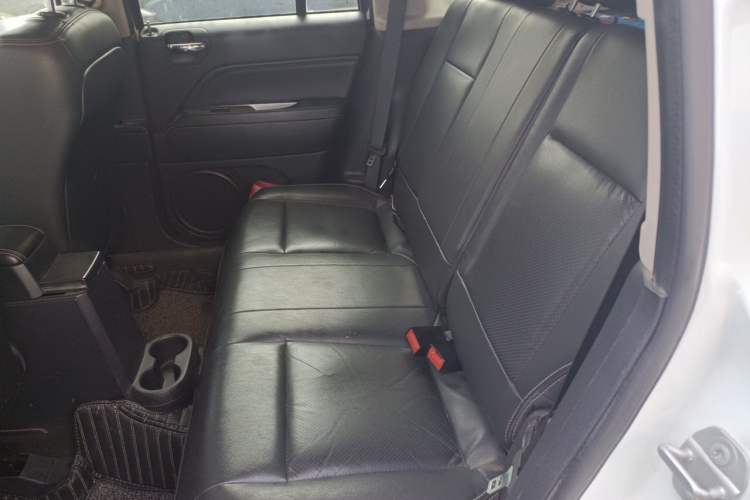 Used Jeep Compass 2014 Revised Version 2.4L Four-Wheel Drive Luxury Edition Left Rear Seat