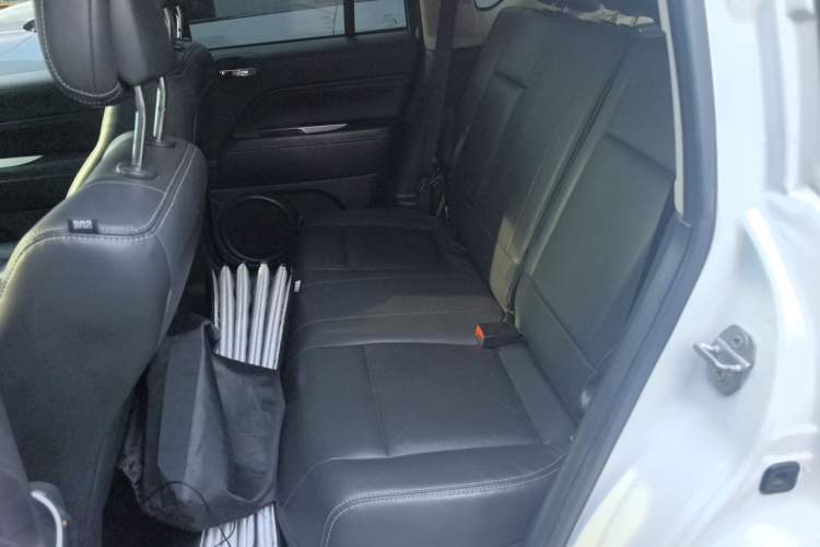 Used Jeep Compass 2014 2.4L four-wheel drive luxury version Left Rear Seat