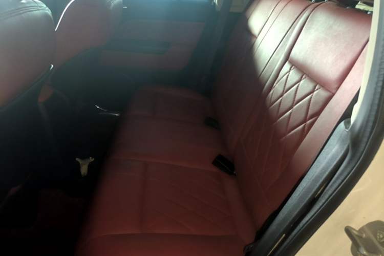 Used Jeep Compass 2014 2.0L two-wheel drive sport version Left Rear Seat