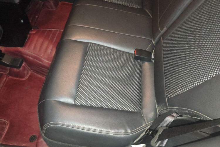 Used Jeep Compass 2014 Revised Version 2.4L Four-Wheel Drive Comfort Edition Left Rear Seat