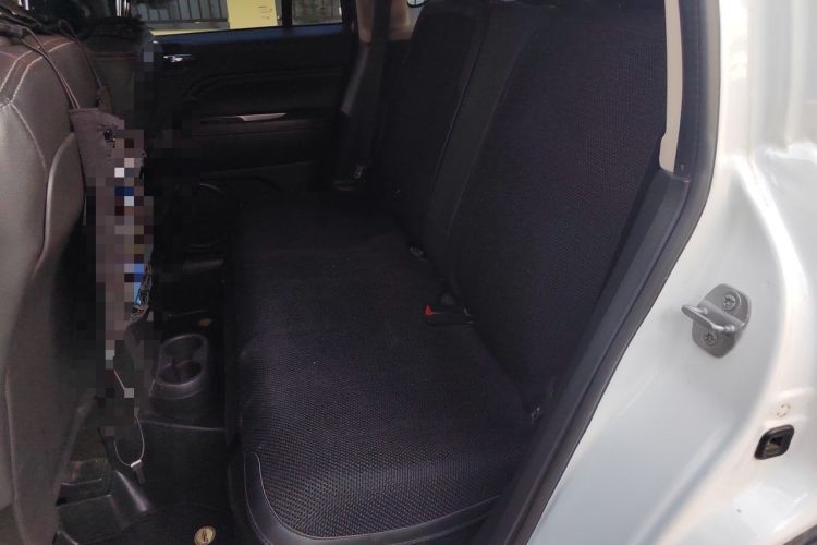 Used Jeep Compass 2014 2.4L four-wheel drive sport version Left Rear Seat