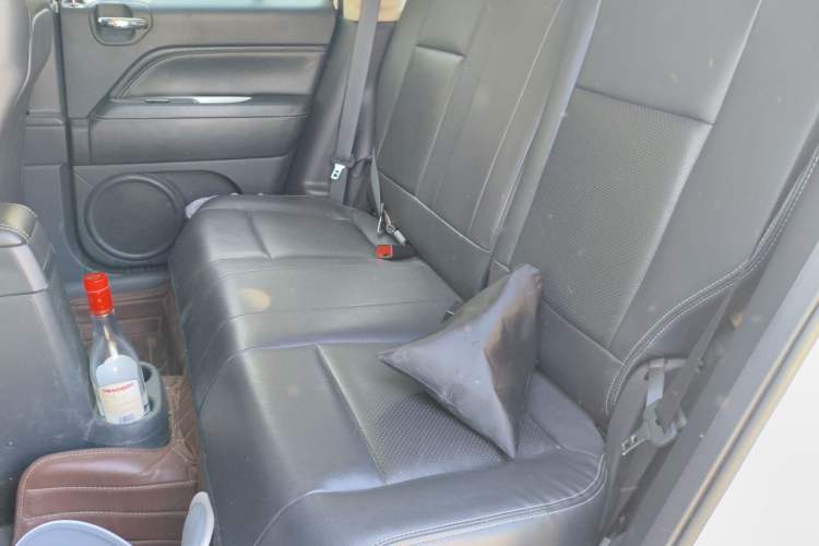 Used Jeep Compass 2014 Revised Version 2.0L Two-Wheel Drive Elite Edition Left Rear Seat