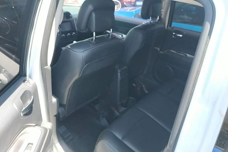 Used Jeep Compass 2014 Revised Version 2.4L Four-Wheel Drive Luxury Edition Left Rear Seat