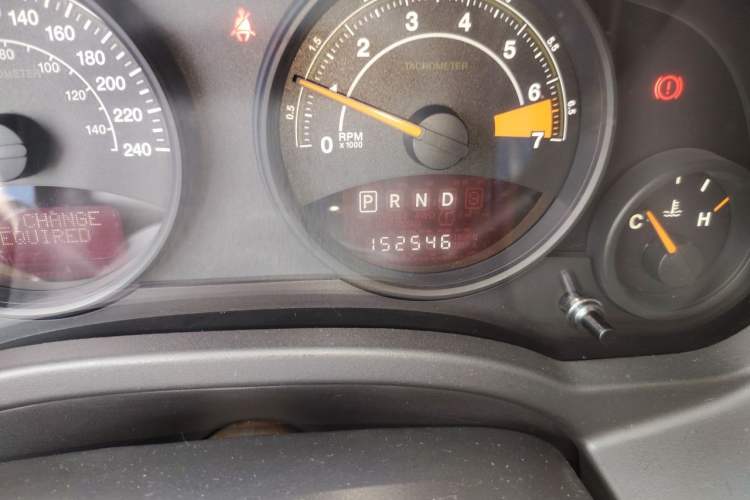 Used Jeep Compass 2014 2.4L four-wheel drive sport version Odometer Close Up