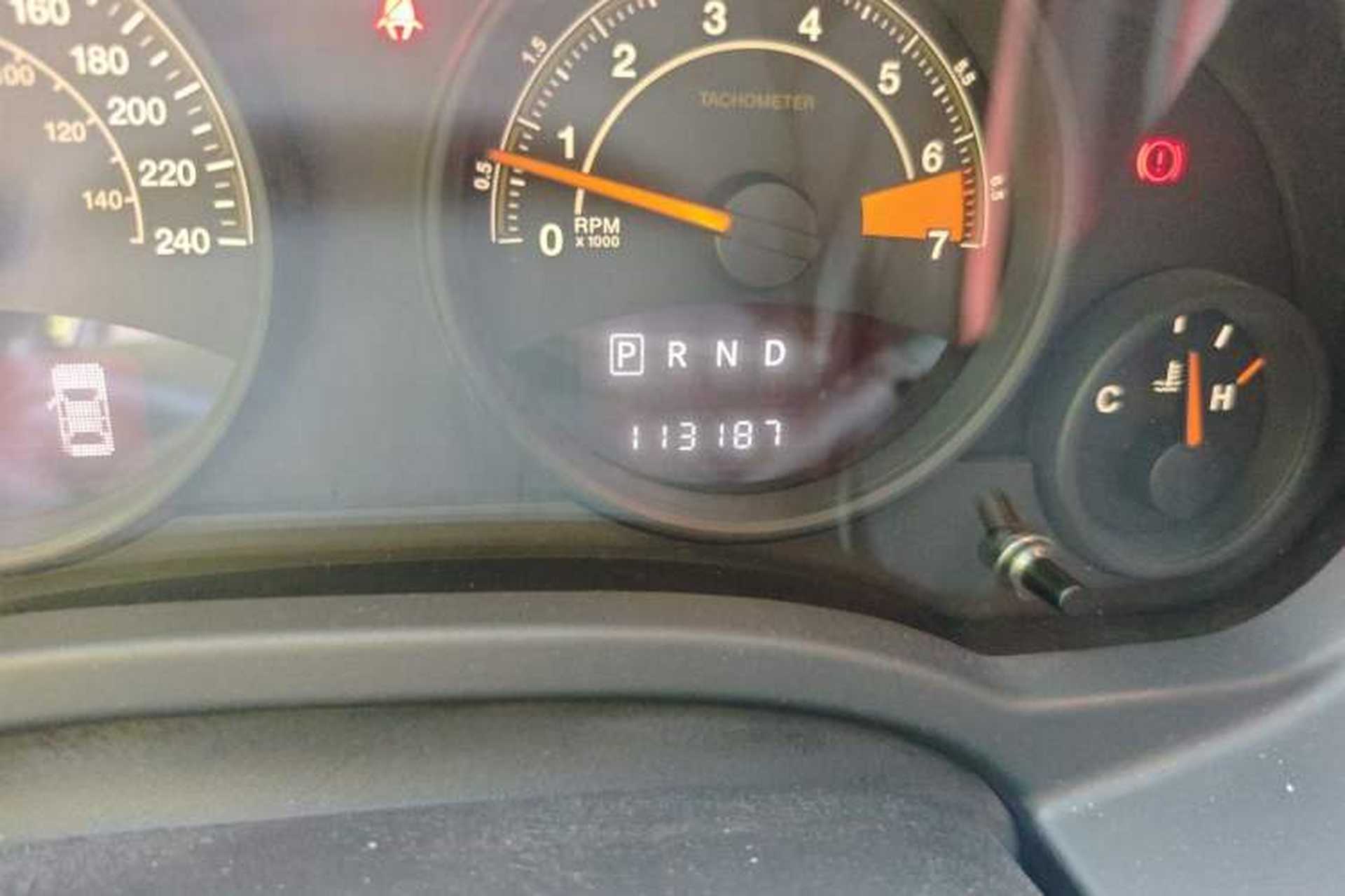 Used Jeep Compass 2014 2.4L four-wheel drive sport version Odometer Close Up
