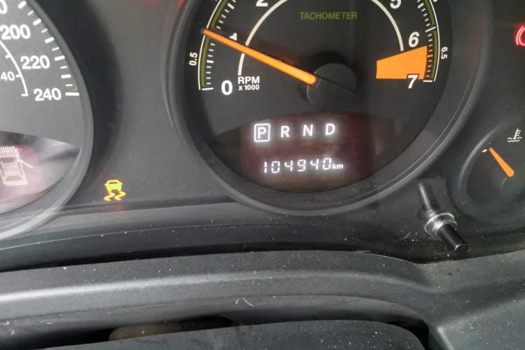Used Jeep Compass 2014 2.0L two-wheel drive sport version Odometer Close Up