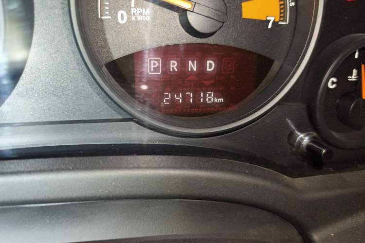 Used Jeep Compass 2014 2.0L two-wheel drive sport version Odometer Close Up