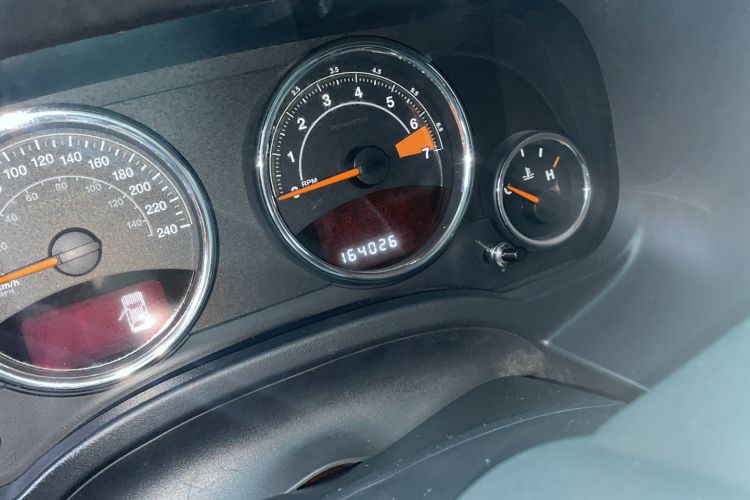 Used Jeep Compass 2014 2.4L four-wheel drive sport version Odometer Close Up