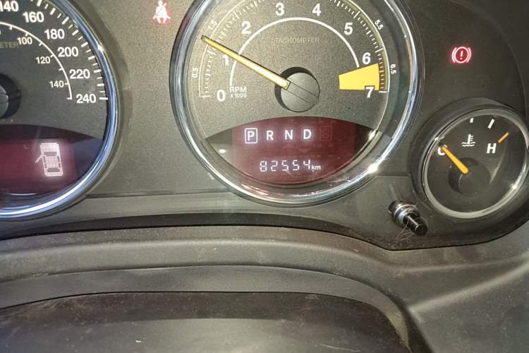 Used Jeep Compass 2014 2.4L four-wheel drive luxury navigation version Odometer Close Up