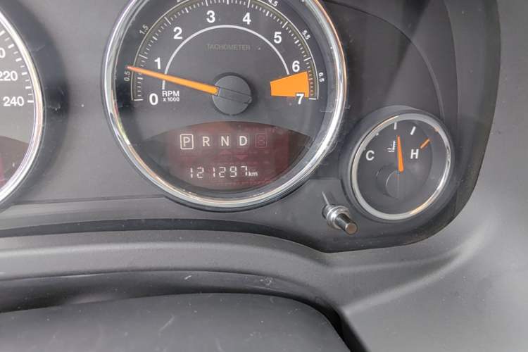Used Jeep Compass 2014 2.0L two-wheel drive luxury version Odometer Close Up