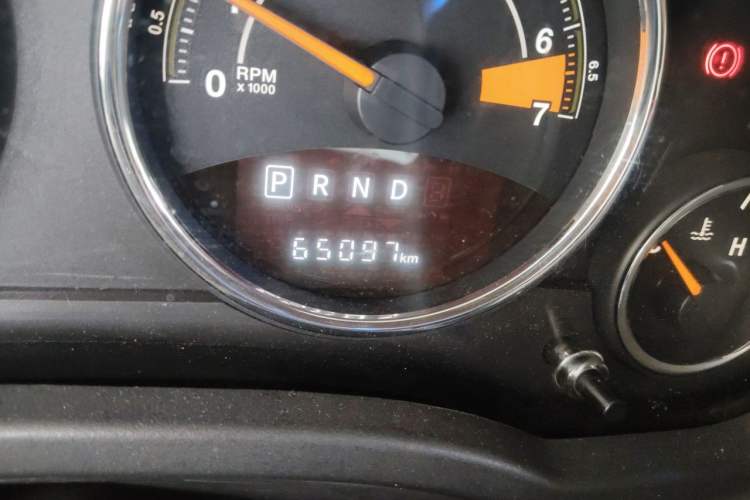 Used Jeep Compass 2014 2.4L four-wheel drive sport version Odometer Close Up