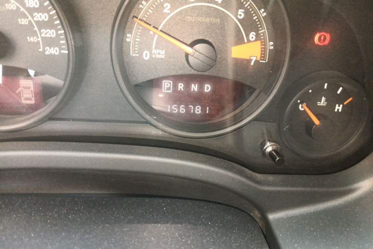 Used Jeep Compass 2014 2.4L four-wheel drive sport version Odometer Close Up